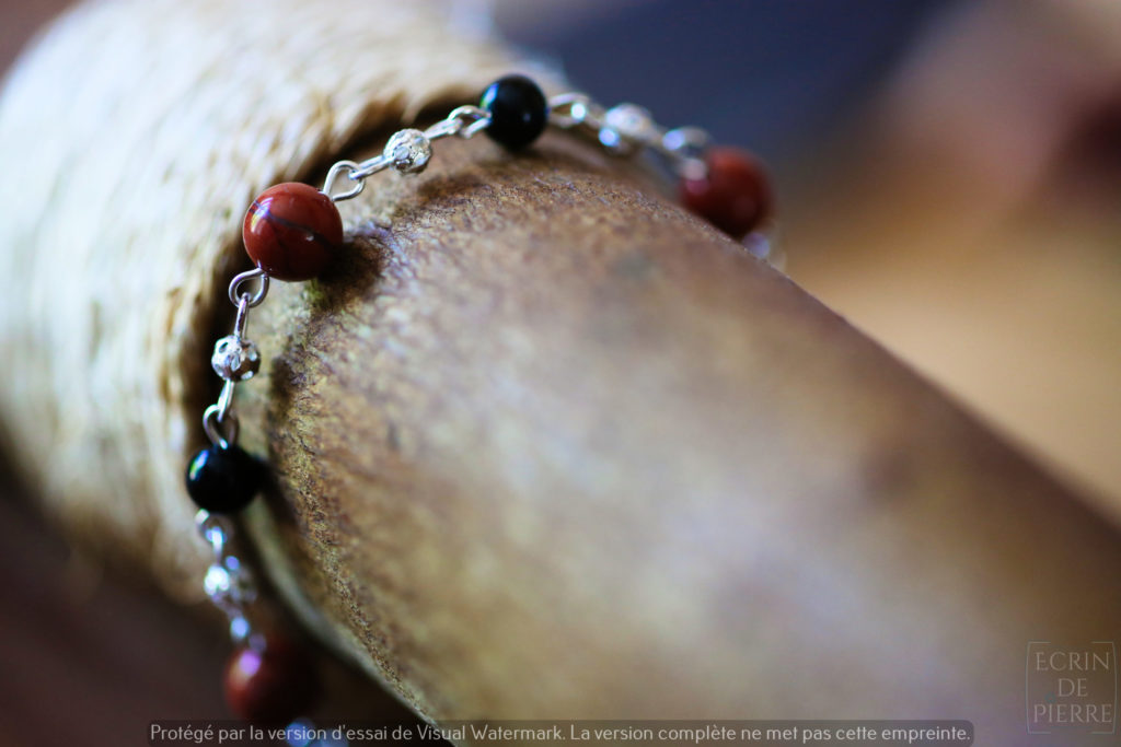 bracelet sur mesure par écrin de pierre jaspe rouche obsidienne et perles dentelles
