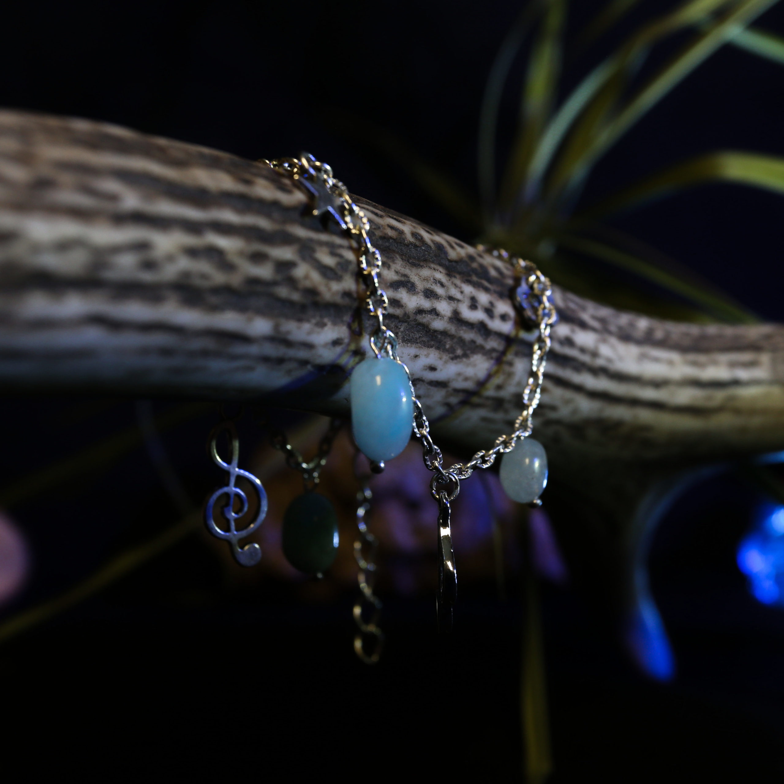 bracelet perles pierres naturelles amazonite et breloques made in france par Ecrin de Pierre